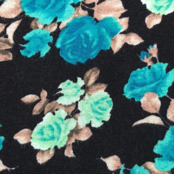 Faith and Joy Ladies Floral Top - Picture 3 of 10